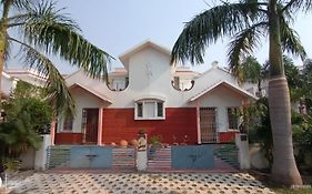 Raj Kuthir Homestays,Peaceful Pet Friendly Bungalow In Shantiniketan